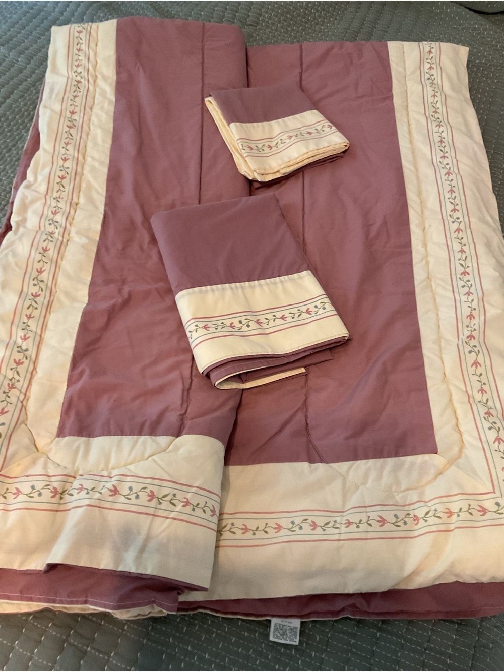 Vintage Laura Ashley Mauve and Cream Floral-Trim Twin Comforter Set